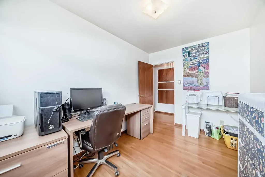 31 Fenton Road SE Calgary AB T2H1B8
