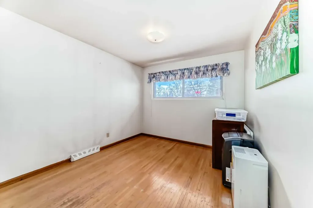 31 Fenton Road SE Calgary AB T2H1B8