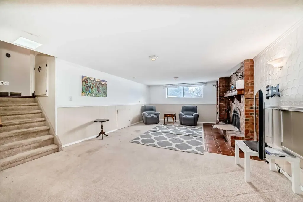 31 Fenton Road SE Calgary AB T2H1B8