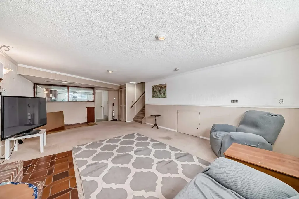 31 Fenton Road SE Calgary AB T2H1B8