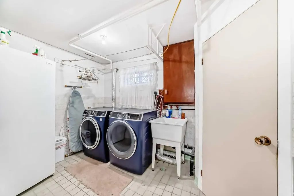 31 Fenton Road SE Calgary AB T2H1B8