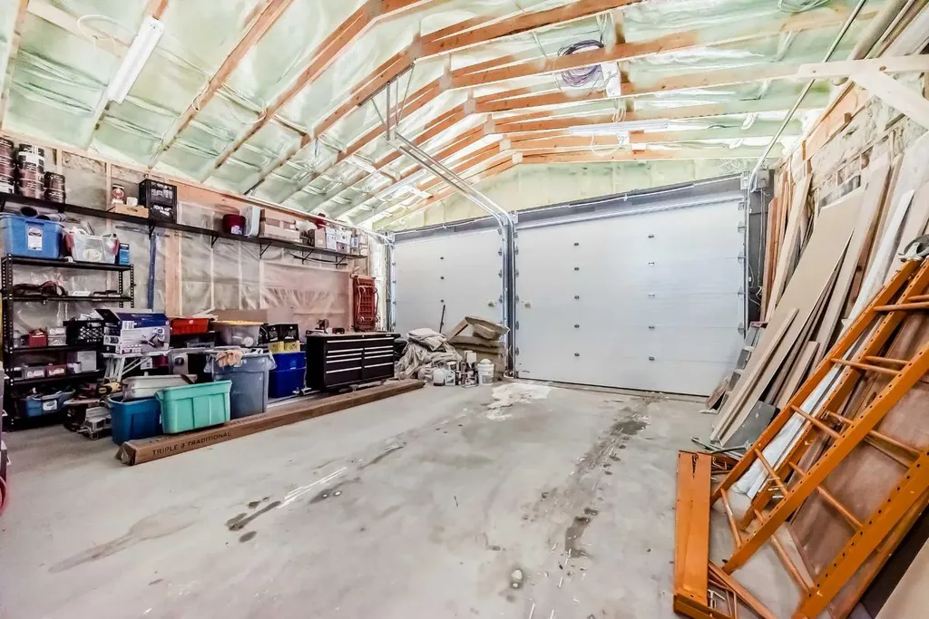31 Fenton Road SE Calgary AB T2H1B8