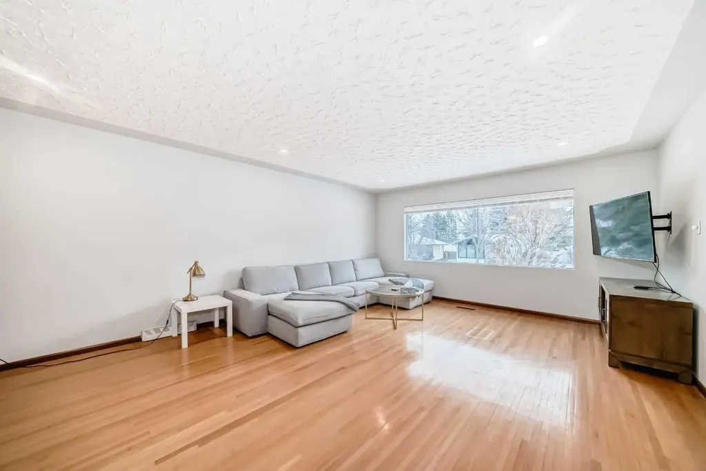 31 Fenton Road SE Calgary AB T2H1B8