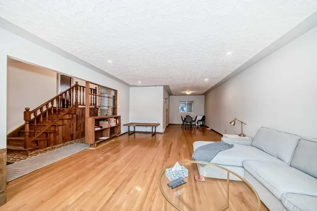 31 Fenton Road SE Calgary AB T2H1B8