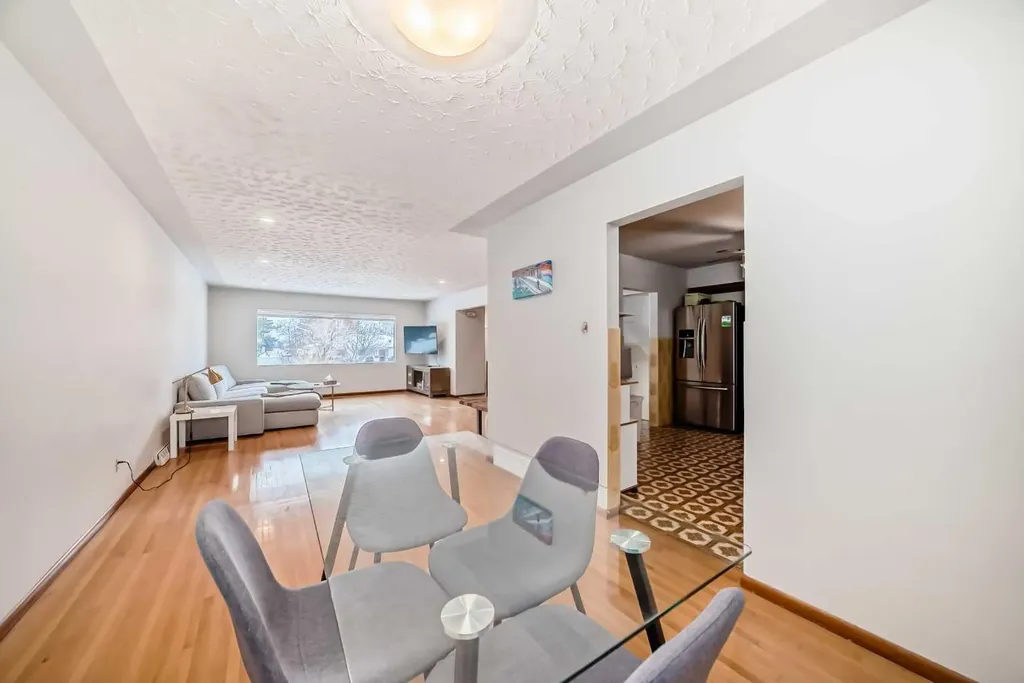 31 Fenton Road SE Calgary AB T2H1B8