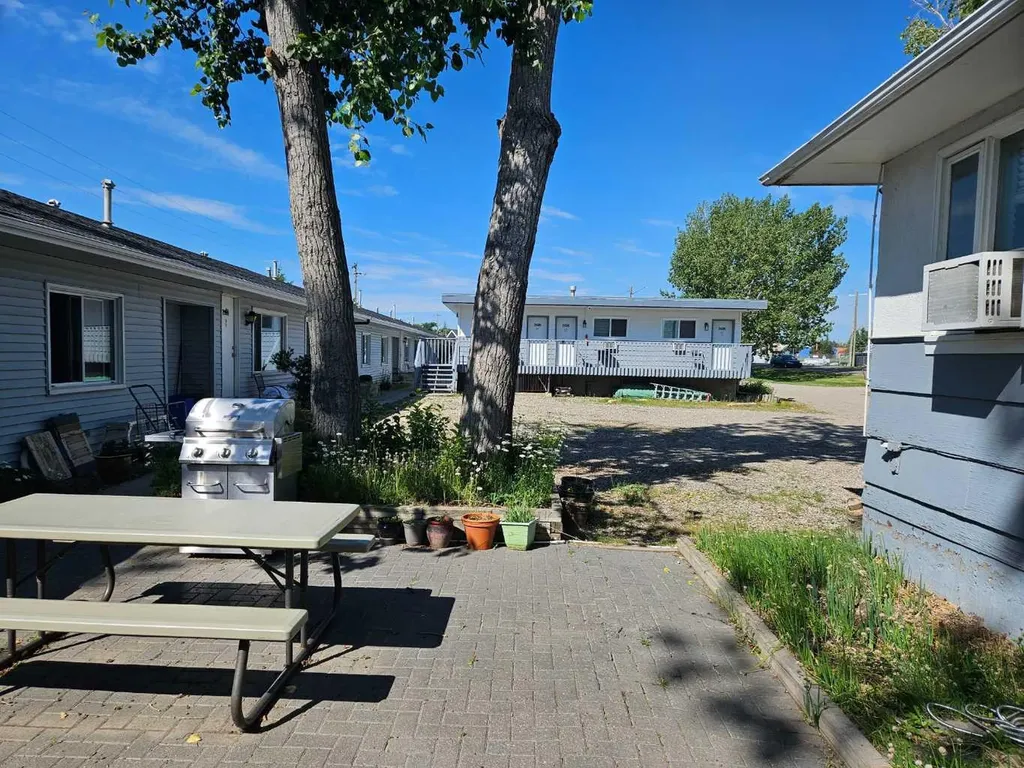 115 2 Street SE Vulcan AB T0L 2B0