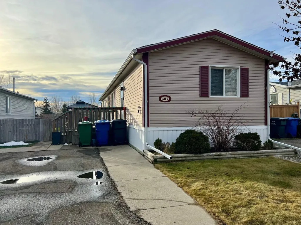 Coaldale AB, 307 Spurline Avenue