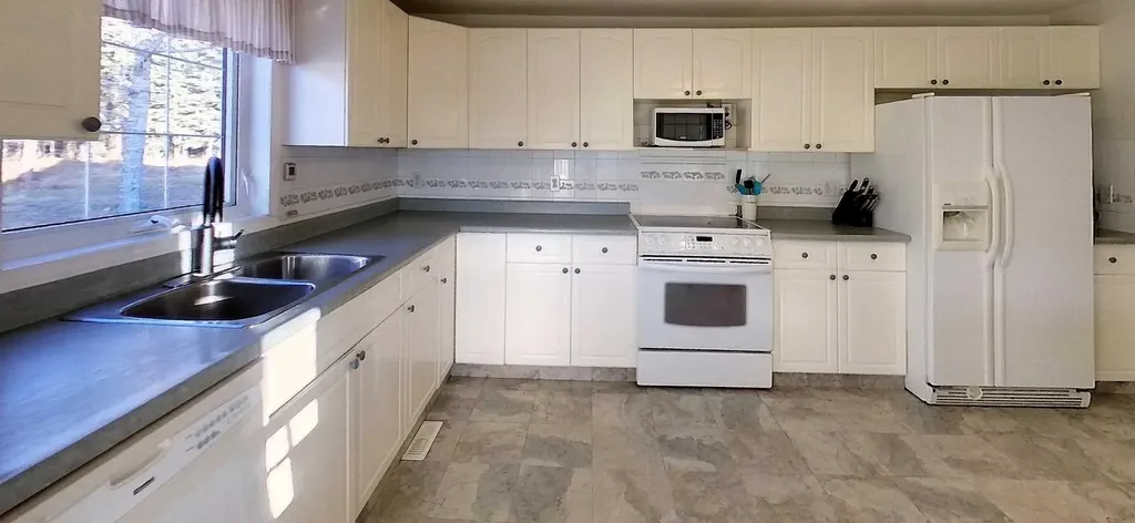 54032 Highway 748n Rural Yellowhead County AB T7E 3M6