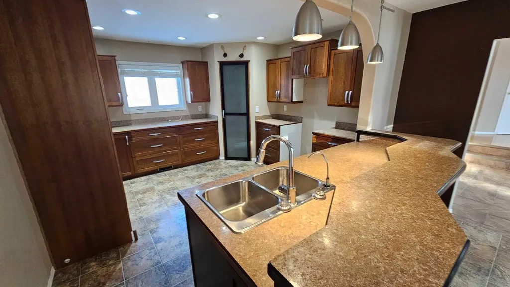 5112 52 Avenue Consort AB T0C 1B0