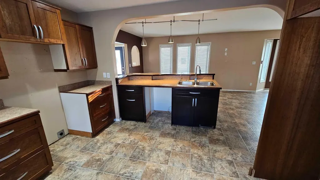 5112 52 Avenue Consort AB T0C 1B0