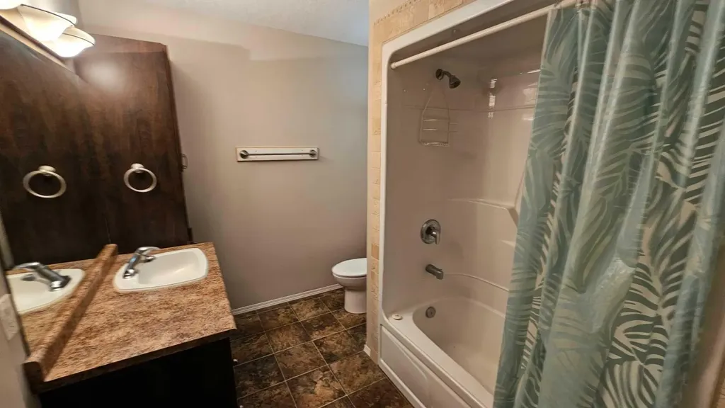5112 52 Avenue Consort AB T0C 1B0