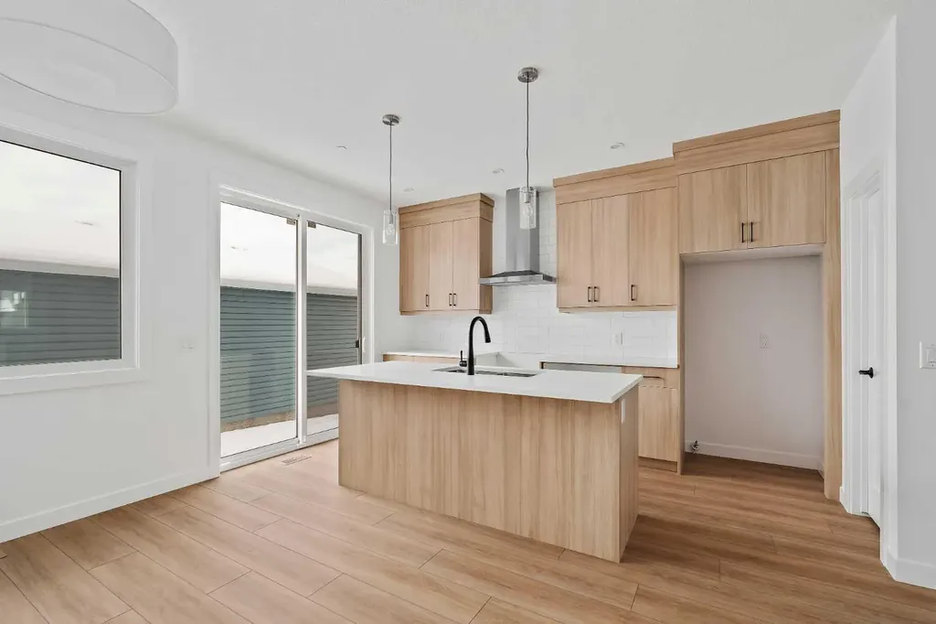 15 Herron Walk NE Calgary AB T3P 2L2