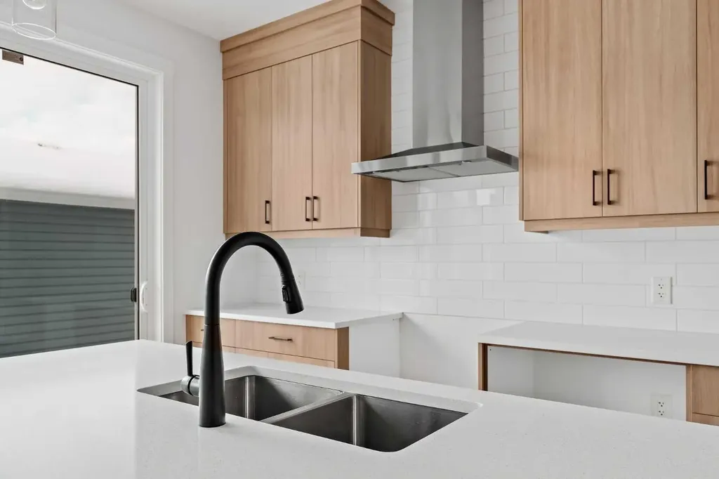 15 Herron Walk NE Calgary AB T3P 2L2