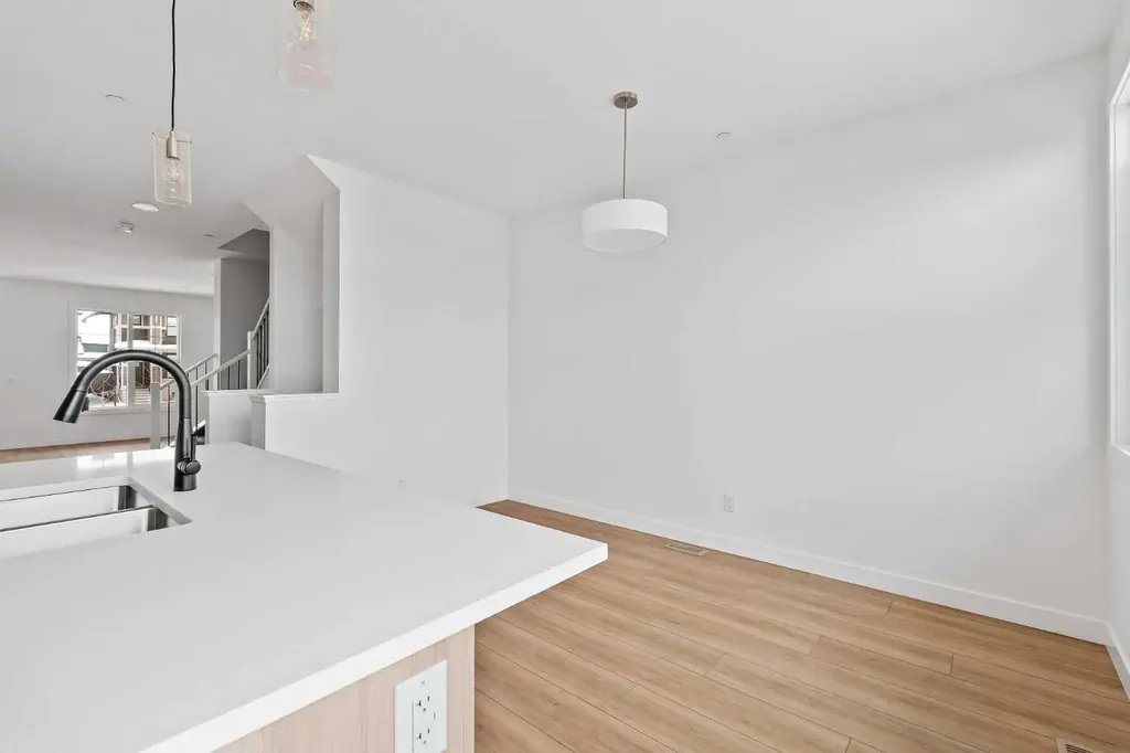 15 Herron Walk NE Calgary AB T3P 2L2