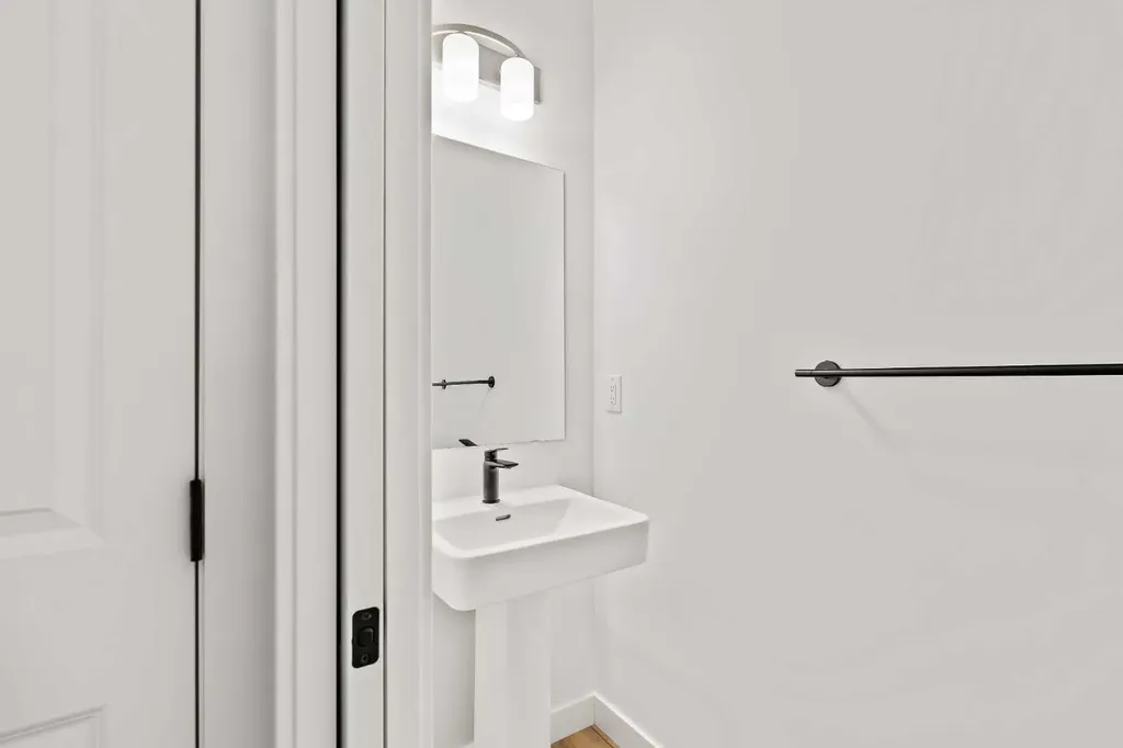 15 Herron Walk NE Calgary AB T3P 2L2
