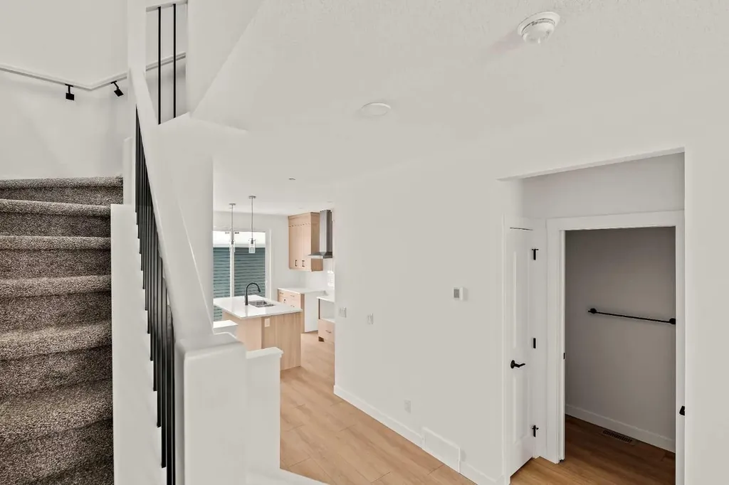 15 Herron Walk NE Calgary AB T3P 2L2