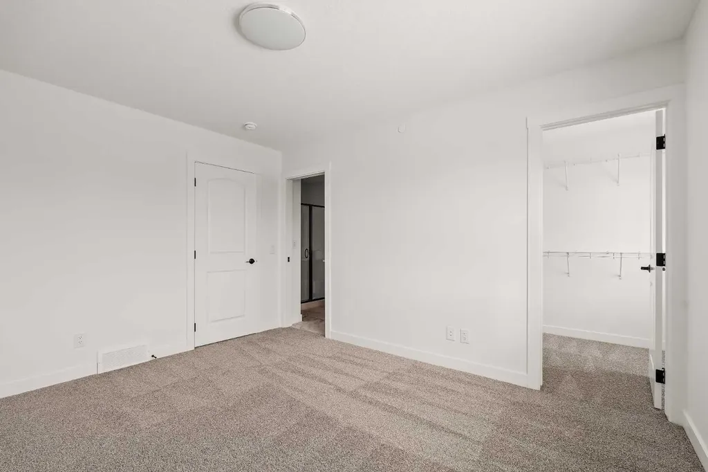 15 Herron Walk NE Calgary AB T3P 2L2