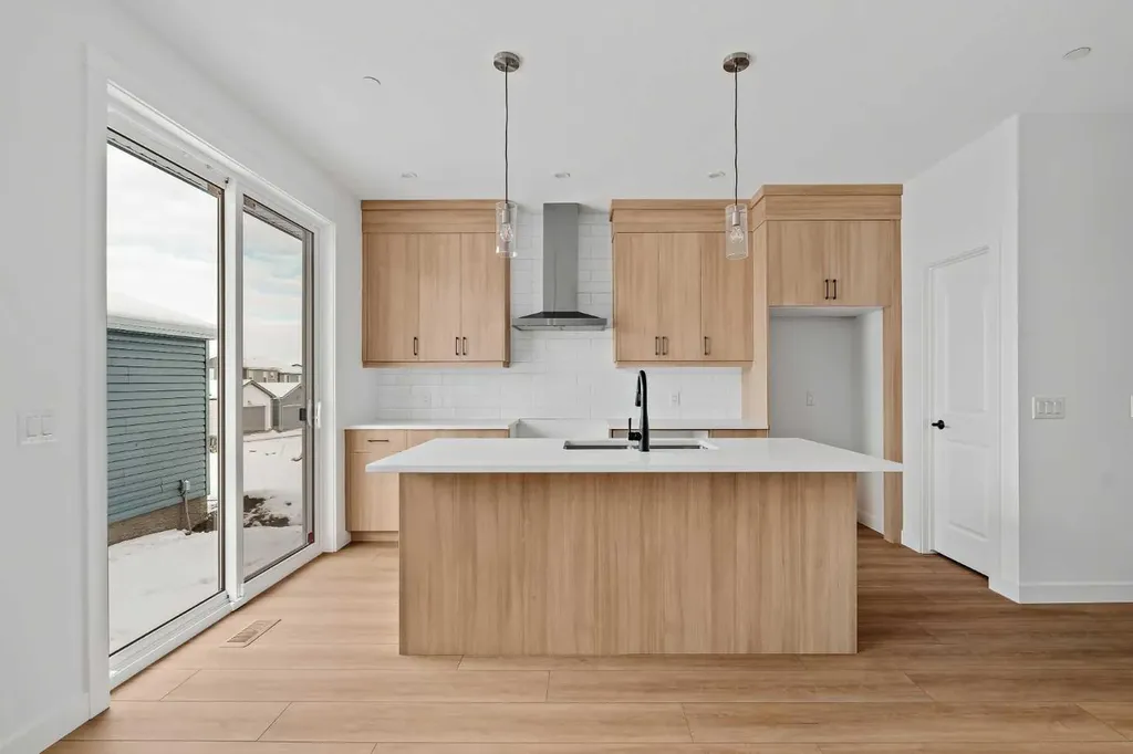 15 Herron Walk NE Calgary AB T3P 2L2