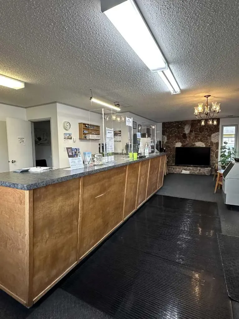 301 42 Street Edson AB T7E 1A5
