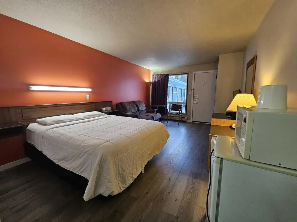 301 42 Street Edson AB T7E 1A5