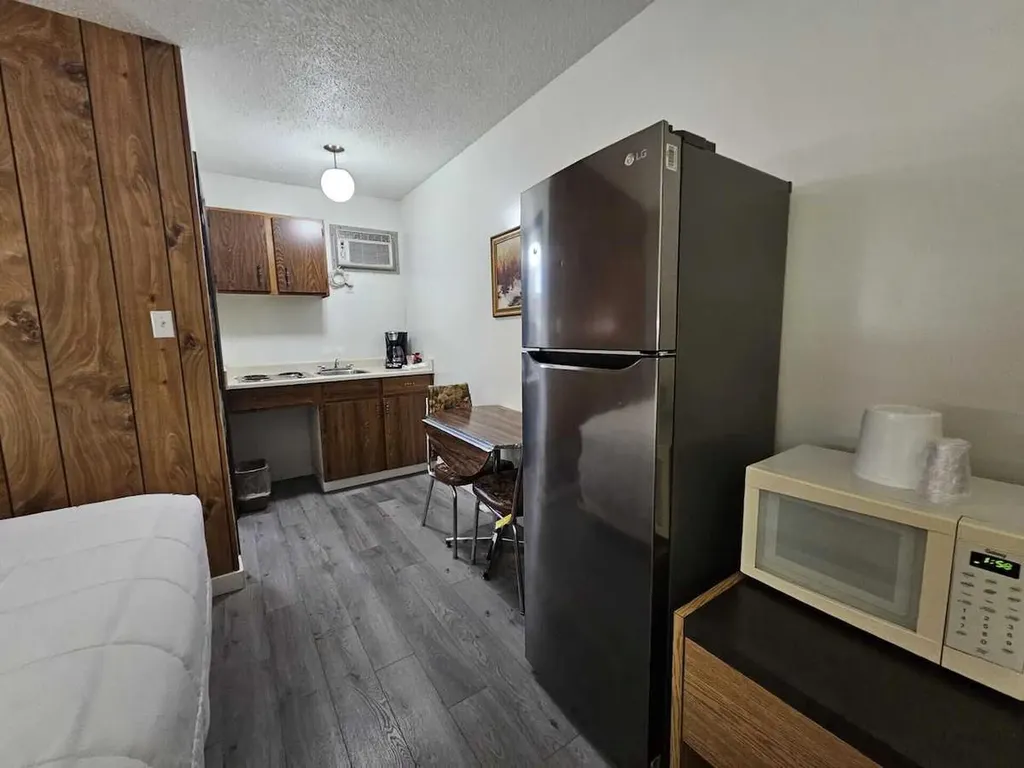 301 42 Street Edson AB T7E 1A5