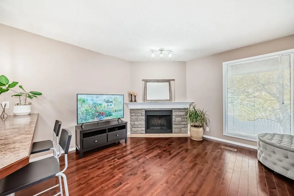8432 Berkley Road NW Calgary AB T3K 1B4