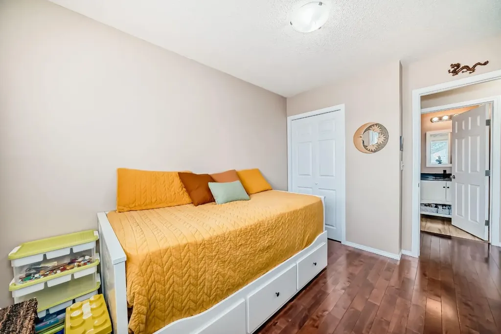 8432 Berkley Road NW Calgary AB T3K 1B4