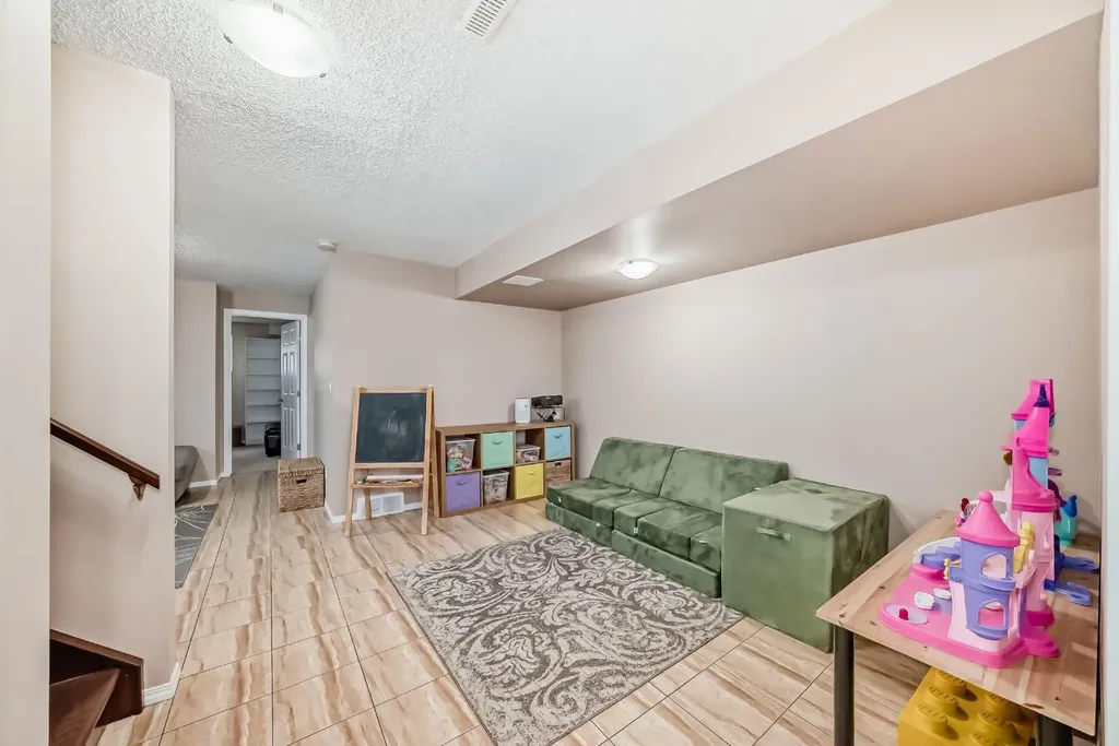 8432 Berkley Road NW Calgary AB T3K 1B4