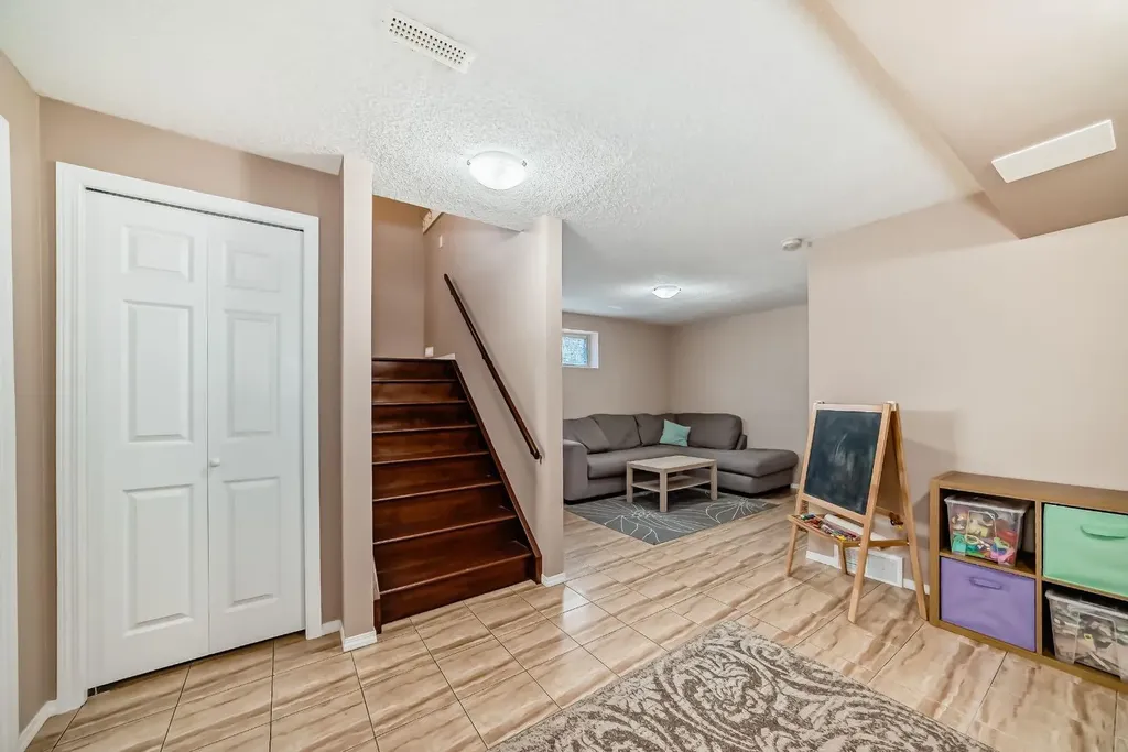 8432 Berkley Road NW Calgary AB T3K 1B4