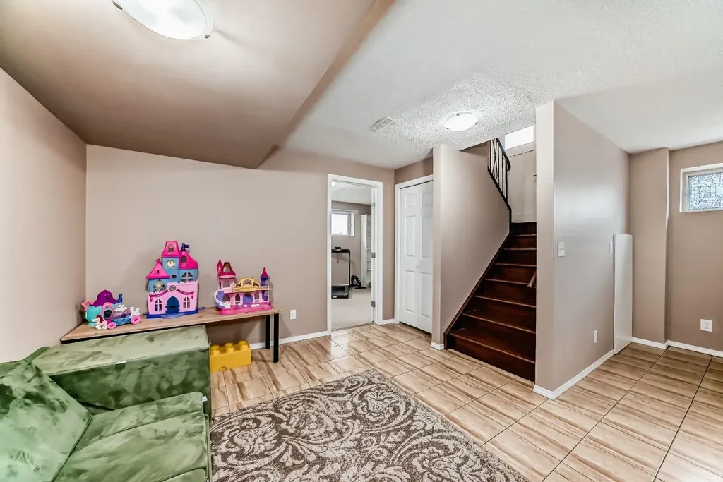 8432 Berkley Road NW Calgary AB T3K 1B4