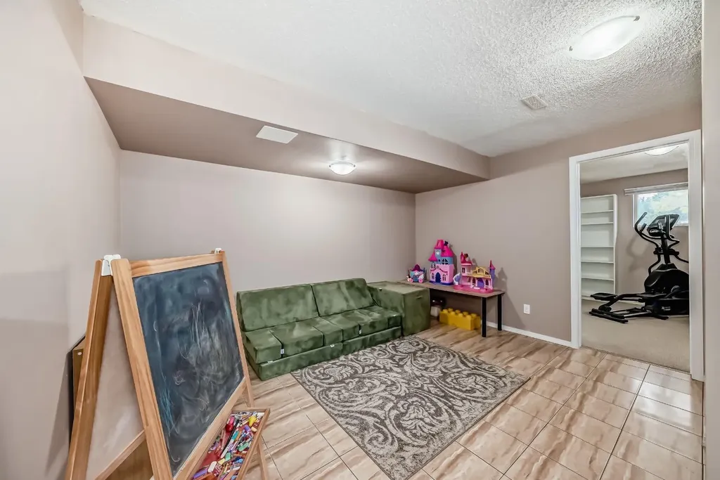 8432 Berkley Road NW Calgary AB T3K 1B4