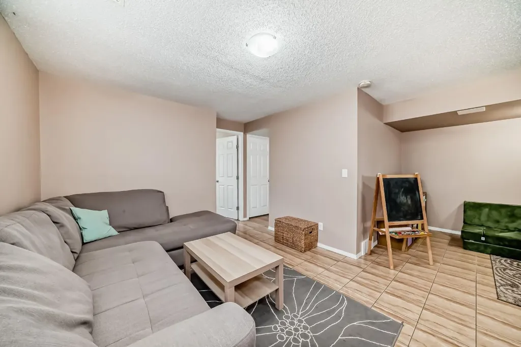 8432 Berkley Road NW Calgary AB T3K 1B4