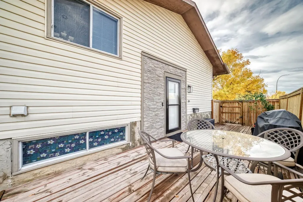 8432 Berkley Road NW Calgary AB T3K 1B4