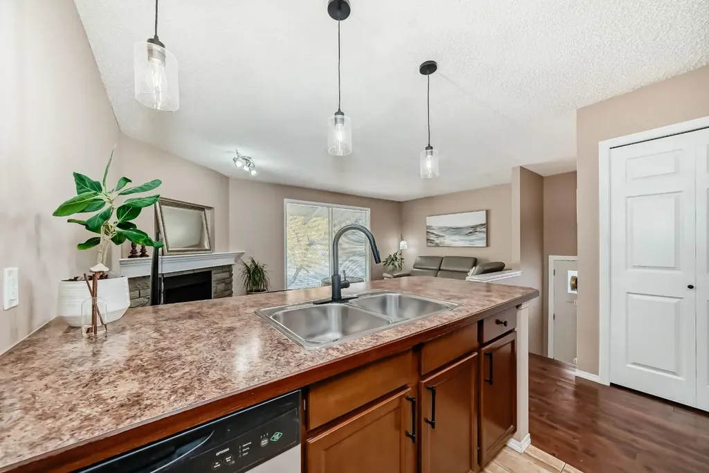 8432 Berkley Road NW Calgary AB T3K 1B4