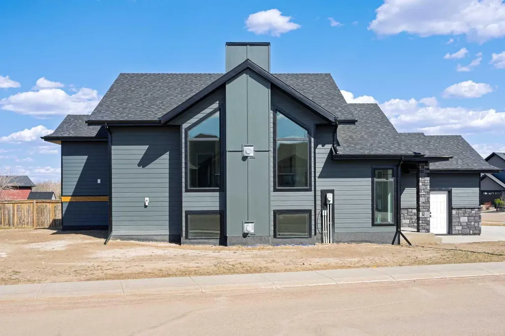 2715 73 Avenue Lloydminster AB T9V 3L7