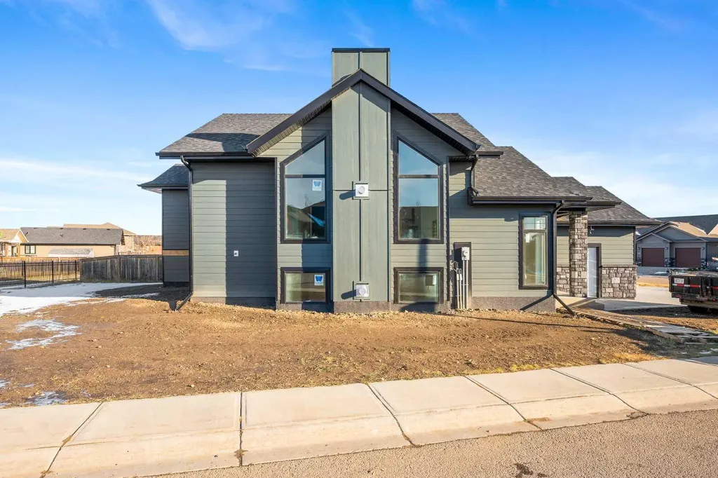 2715 73 Avenue Lloydminster AB T9V 3L7