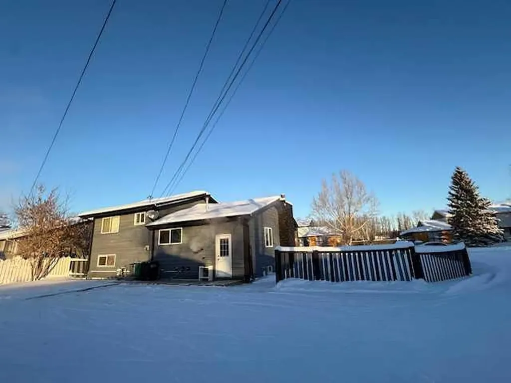 10323 98 Avenue High Level AB T0H 1Z0