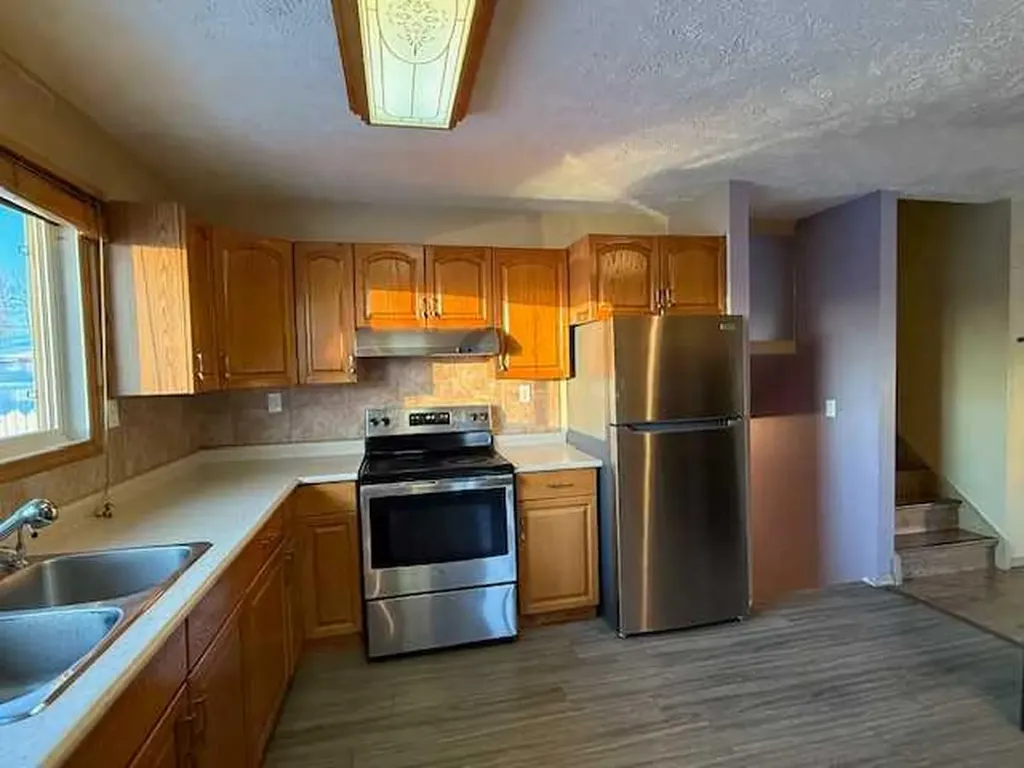 10323 98 Avenue High Level AB T0H 1Z0