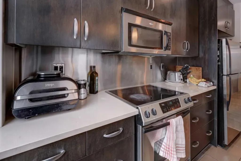 530 12 Avenue SW Calgary AB T2R 0B1