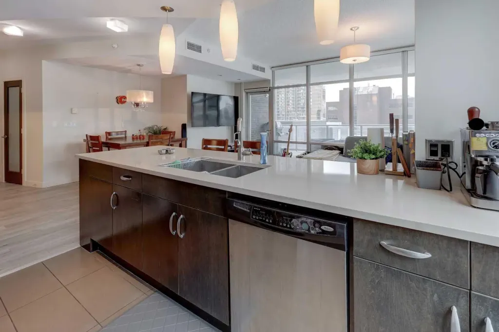 530 12 Avenue SW Calgary AB T2R 0B1