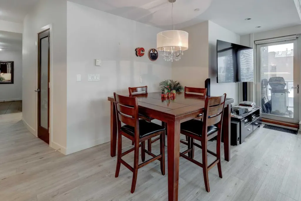 530 12 Avenue SW Calgary AB T2R 0B1