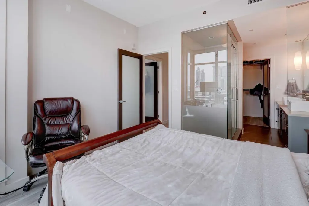 530 12 Avenue SW Calgary AB T2R 0B1