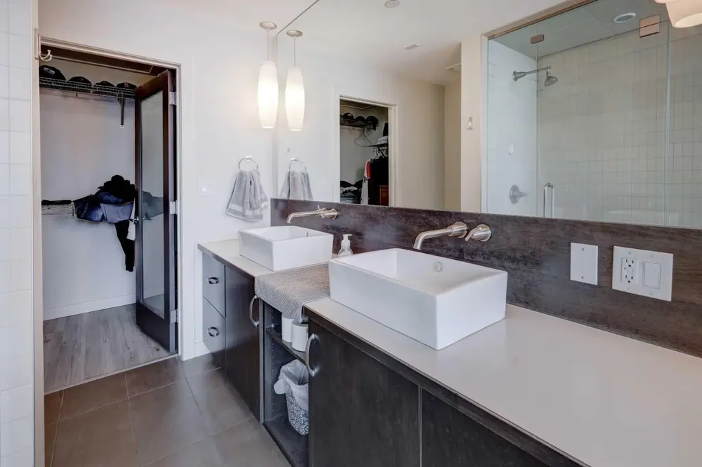 530 12 Avenue SW Calgary AB T2R 0B1