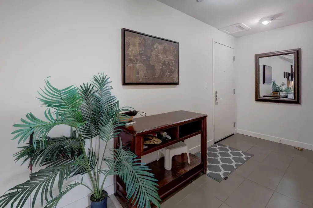 530 12 Avenue SW Calgary AB T2R 0B1