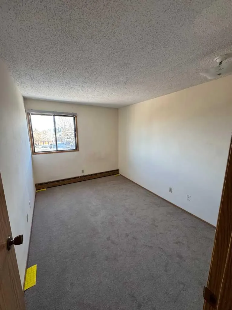 2515 First Avenue NW Calgary AB T2N 0C3