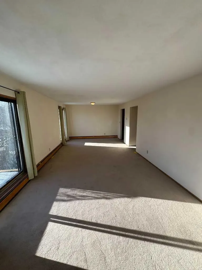 2515 First Avenue NW Calgary AB T2N 0C3