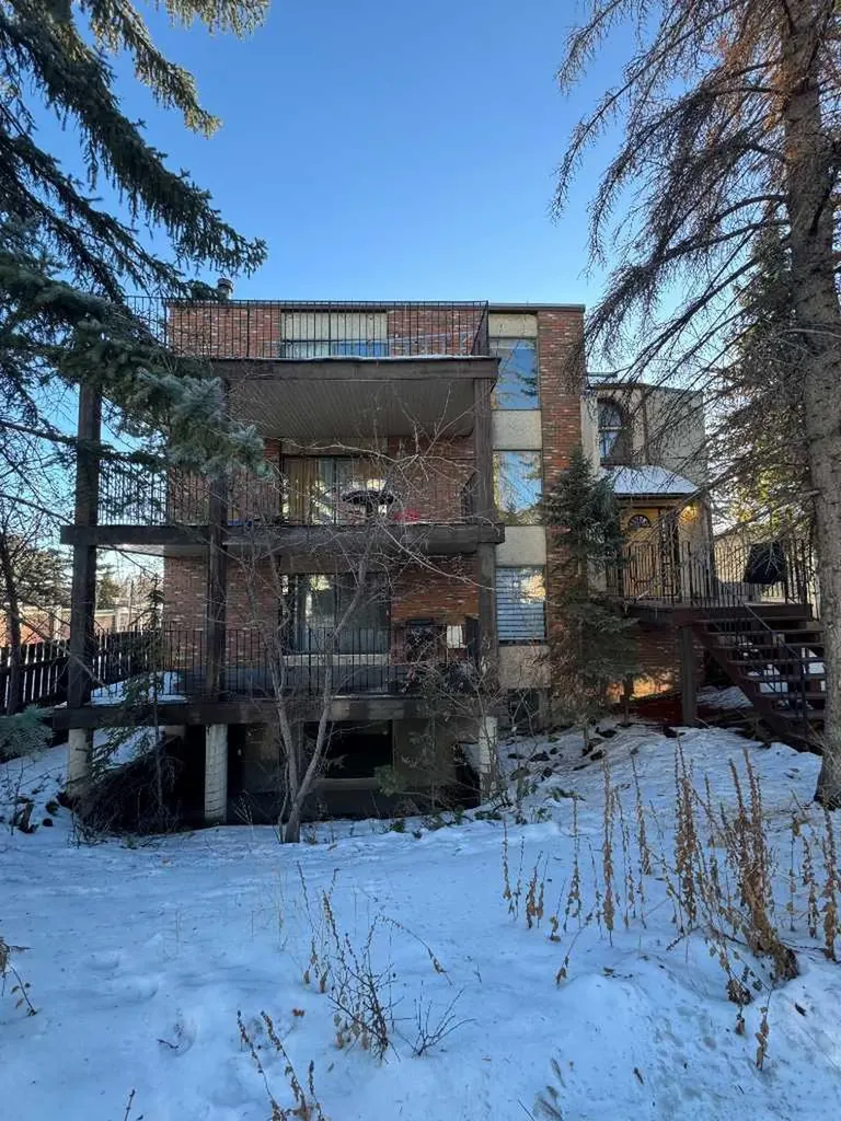 2515 First Avenue NW Calgary AB T2N 0C3