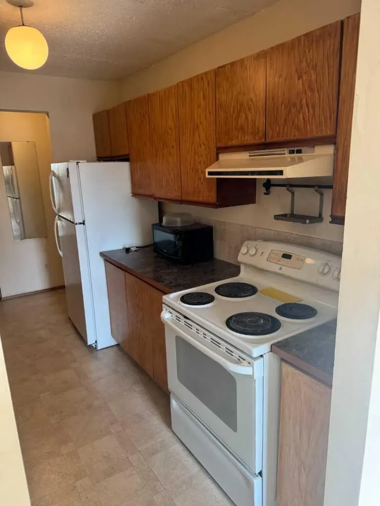 2515 First Avenue NW Calgary AB T2N 0C3