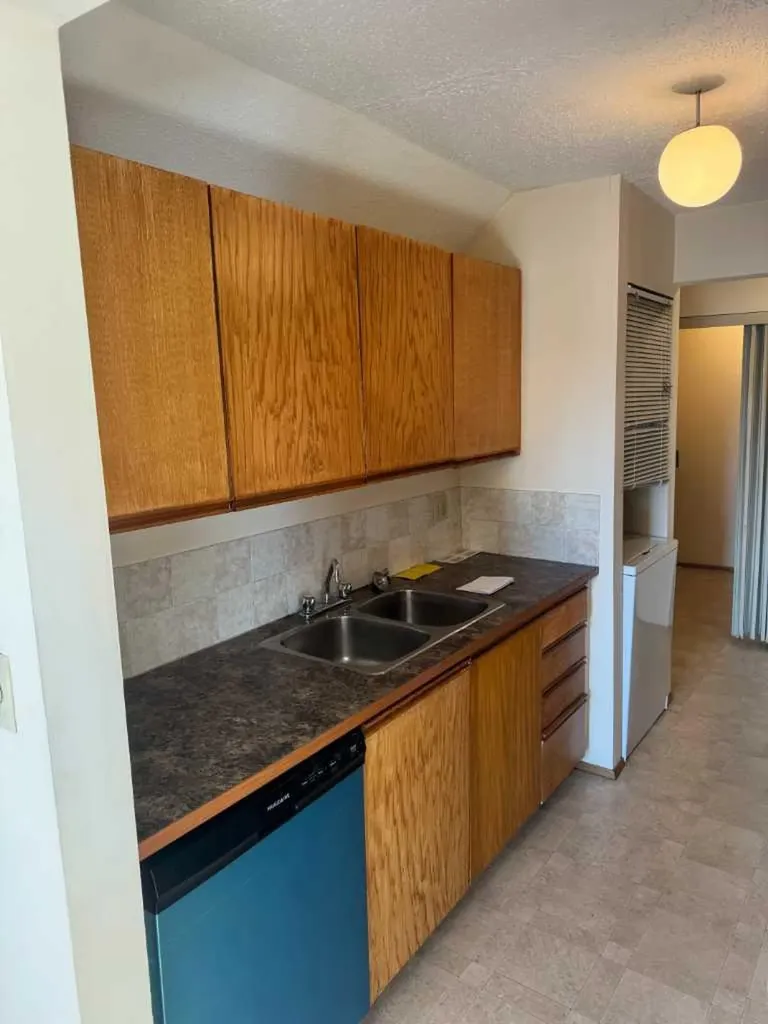 2515 First Avenue NW Calgary AB T2N 0C3