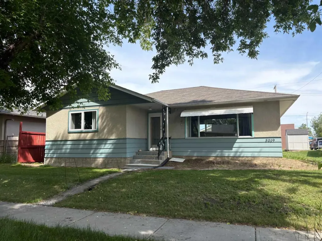 5019 51 Street Mannville AB T0B 2W0